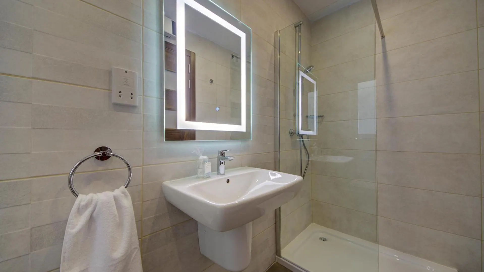 Kuya 3Br Modern Apt By Jl Is-Swieqi Malta