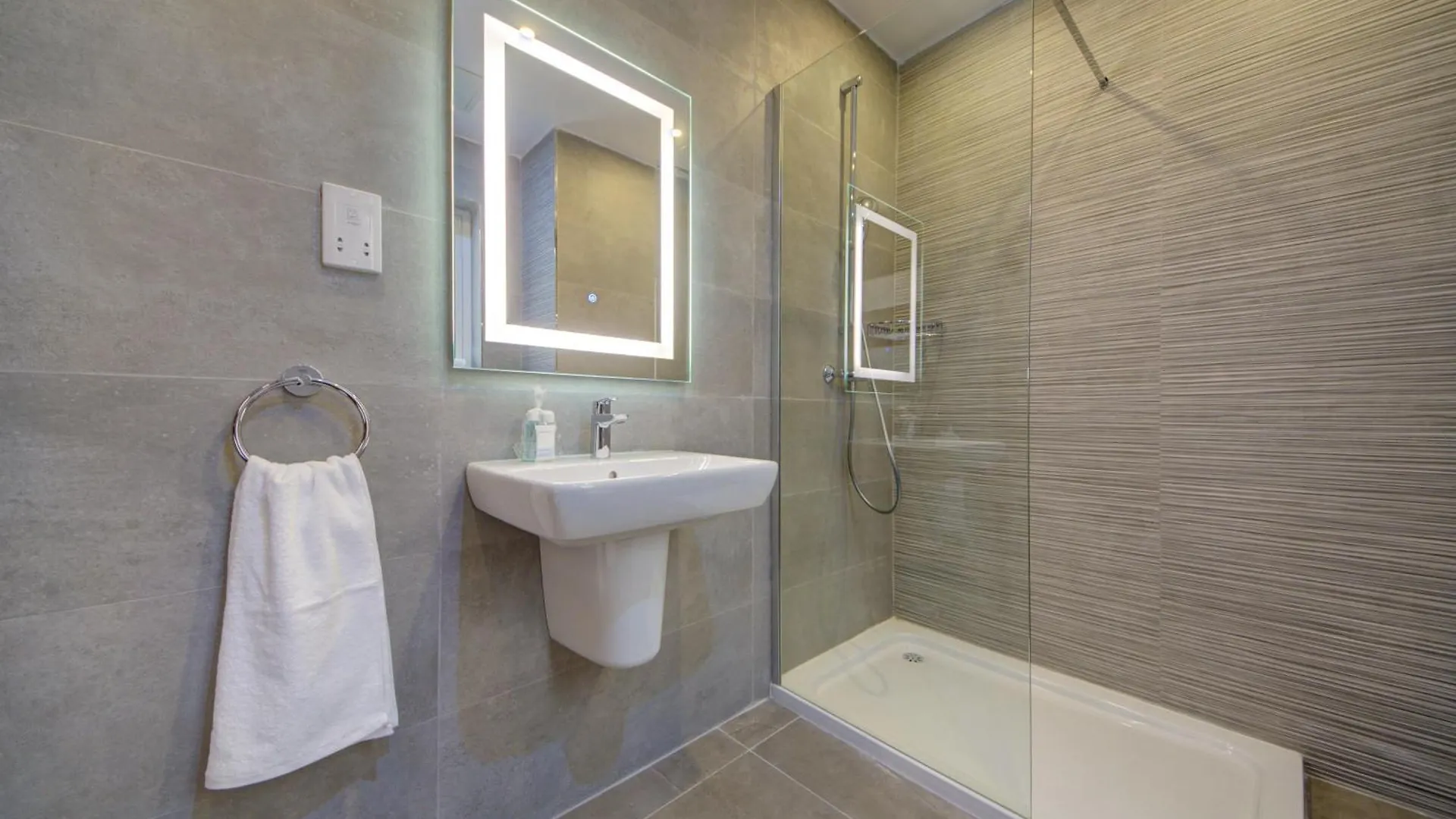 Apartment Kuya 3Br Modern Apt By Jl Is-Swieqi Malta